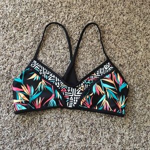 Sporty bikini top